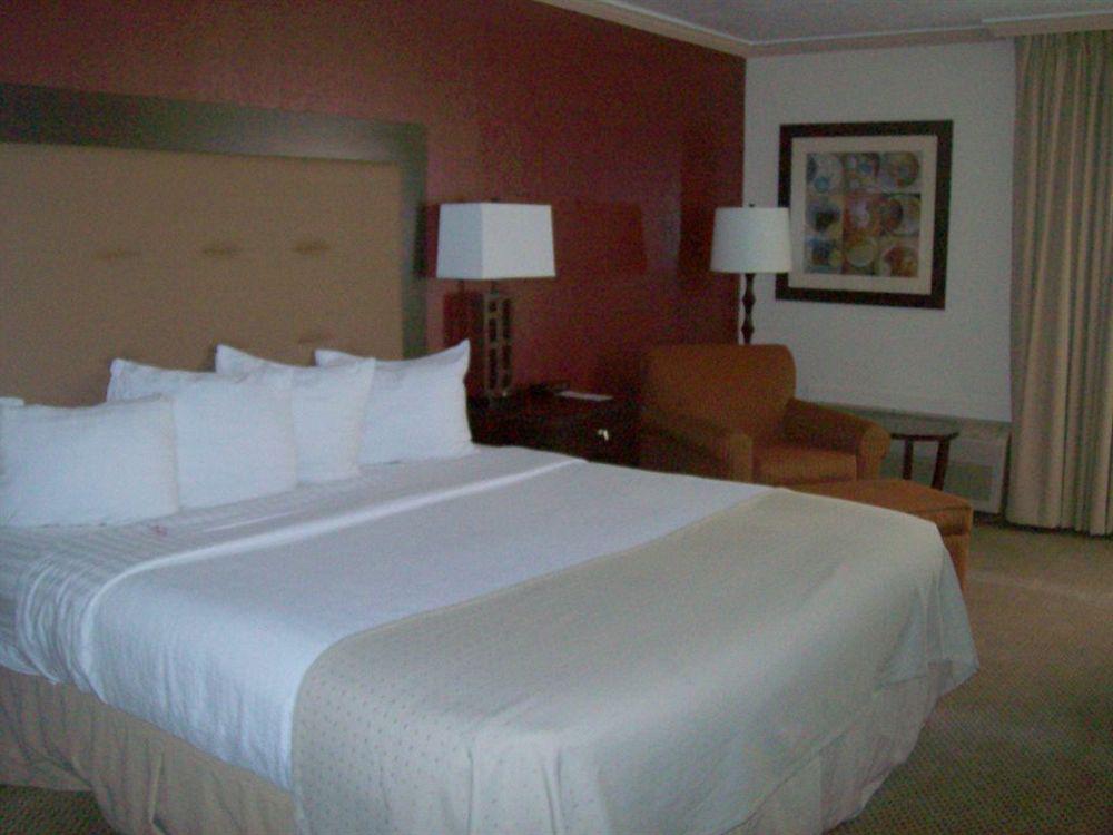 Hotel By Ihg 3*