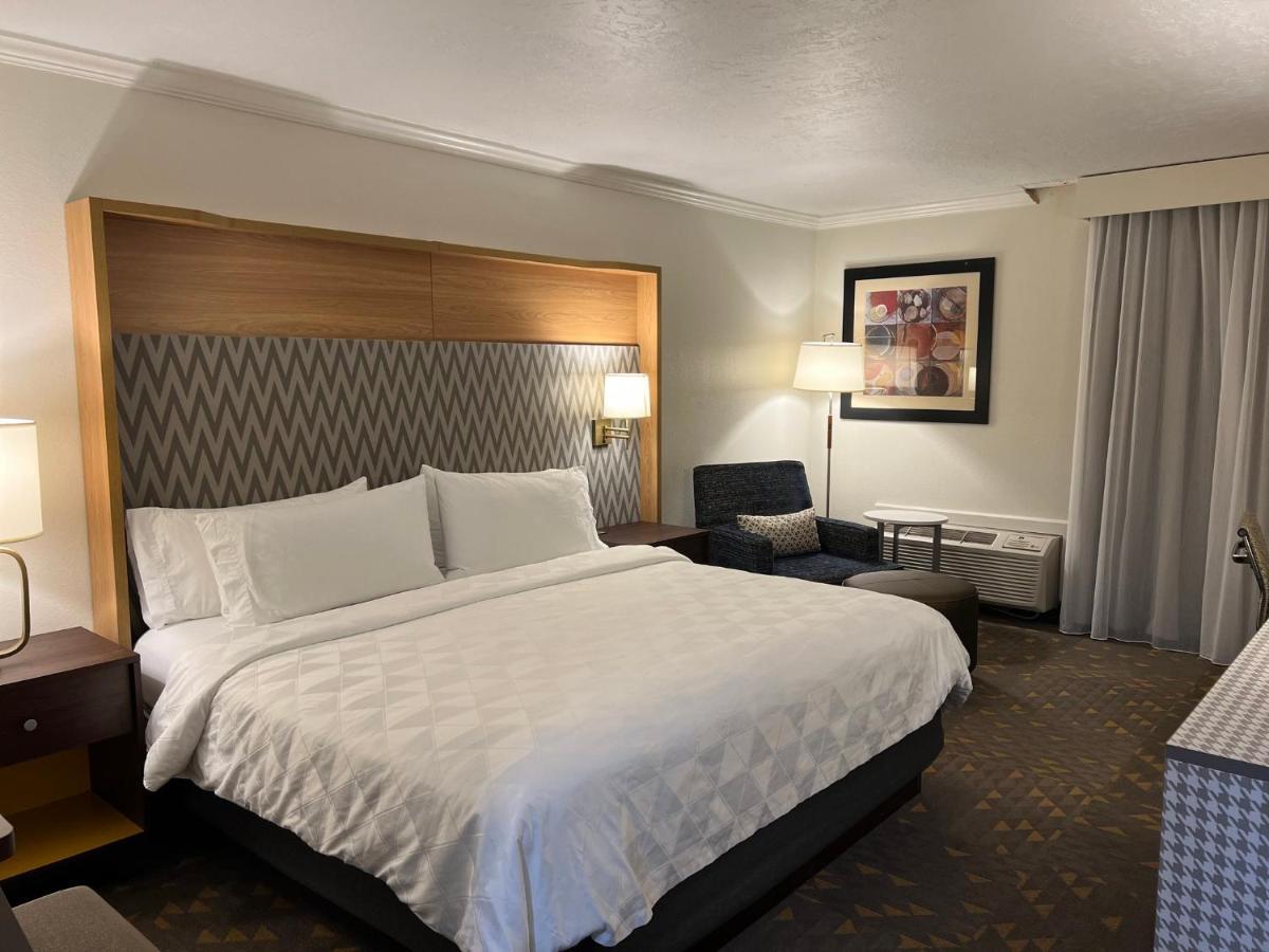By Ihg