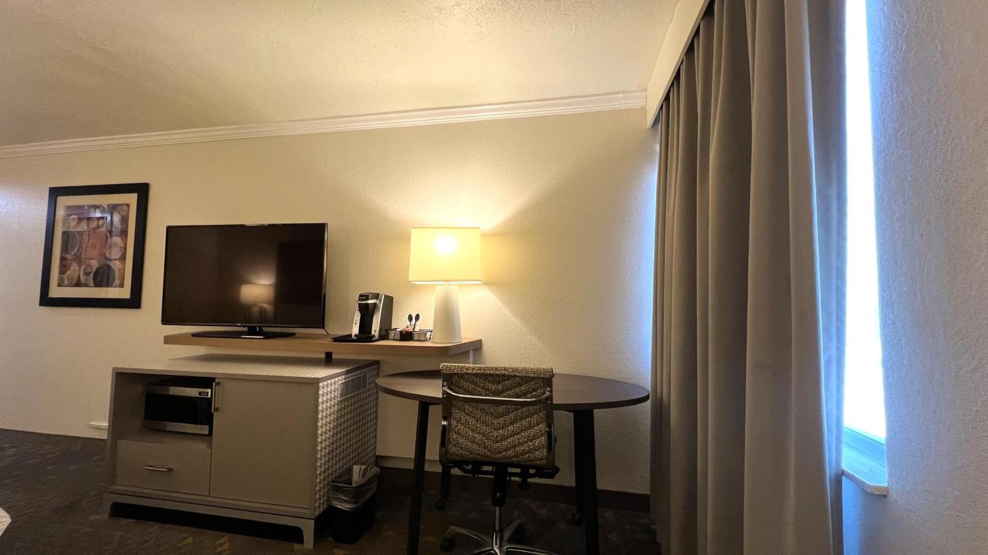 Hotel By Ihg